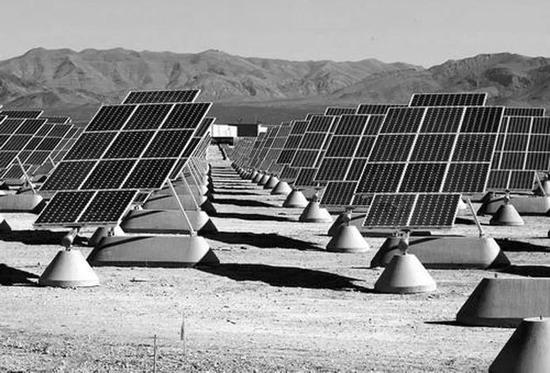 圖5  太陽能電池陣列。僅僅是列出這樣的一個(gè)太陽能電池所涉及的物理學(xué)知識(shí)，可能就需要一本厚重的書。